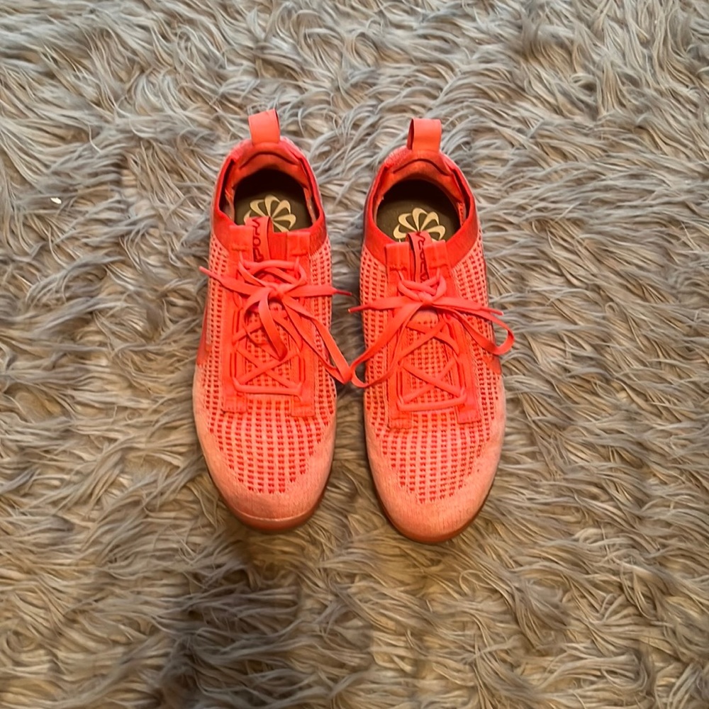 Hot pink Nike vapor max, good condition, worn a couple times